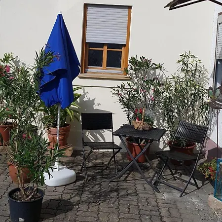In Mit Terrasse